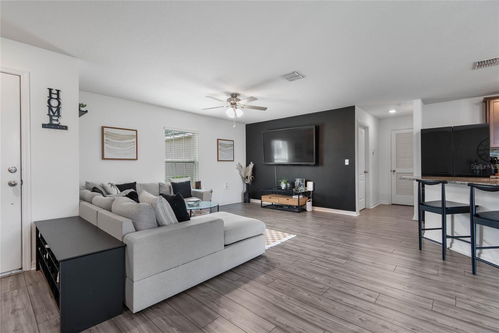 Image 4 of 47 For 5 Freeland Lane