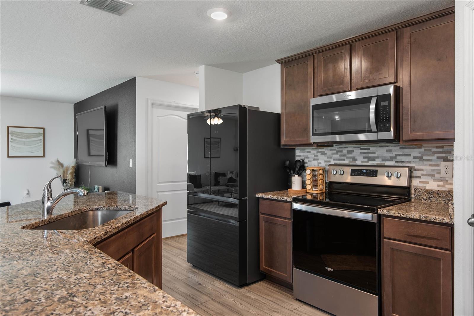 Image 8 of 47 For 5 Freeland Lane