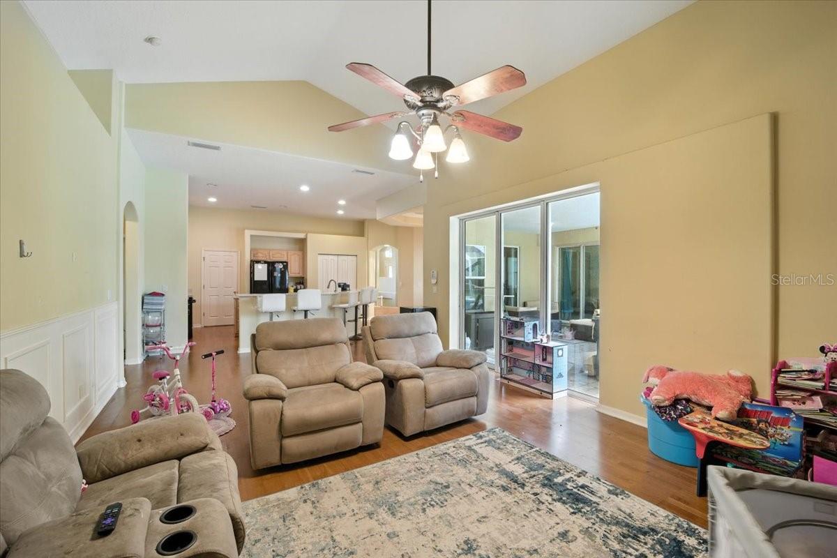 Image 16 of 66 For 24 Lakeside Place W