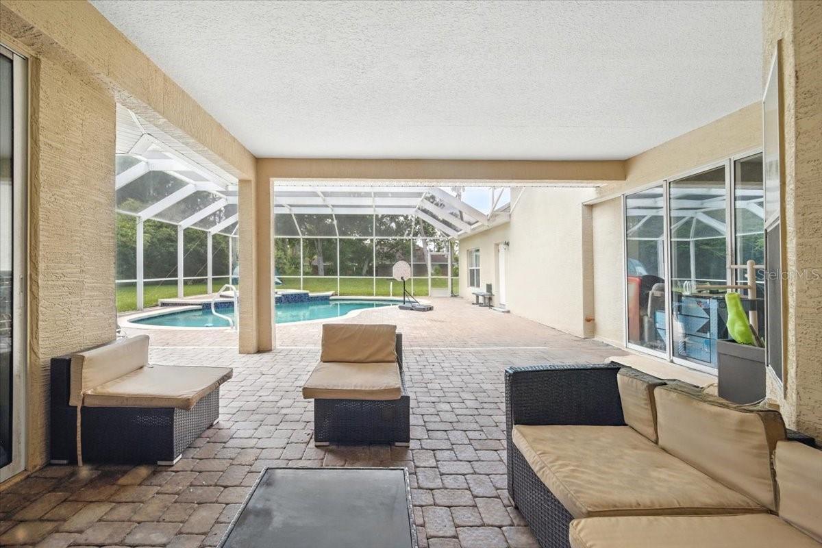 Image 3 of 66 For 24 Lakeside Place W