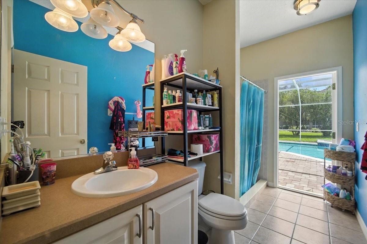 Image 38 of 66 For 24 Lakeside Place W