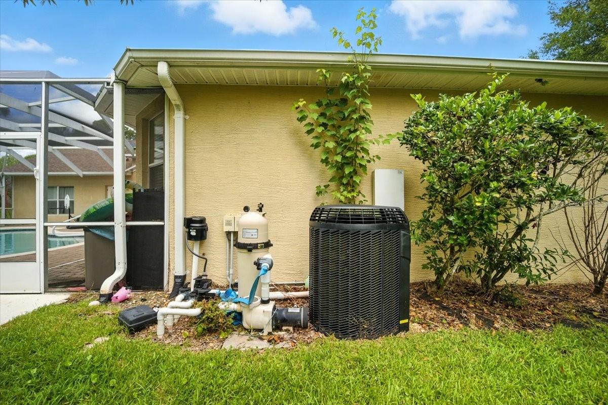 Image 45 of 66 For 24 Lakeside Place W