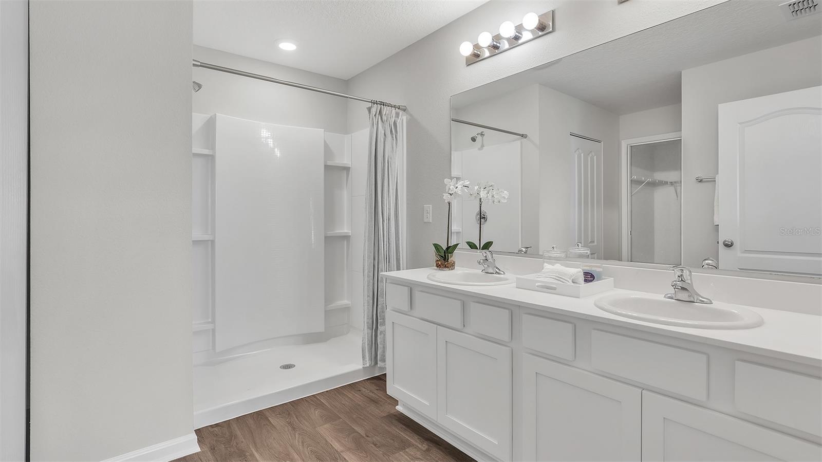 Image 17 of 48 For 34 Evora Court