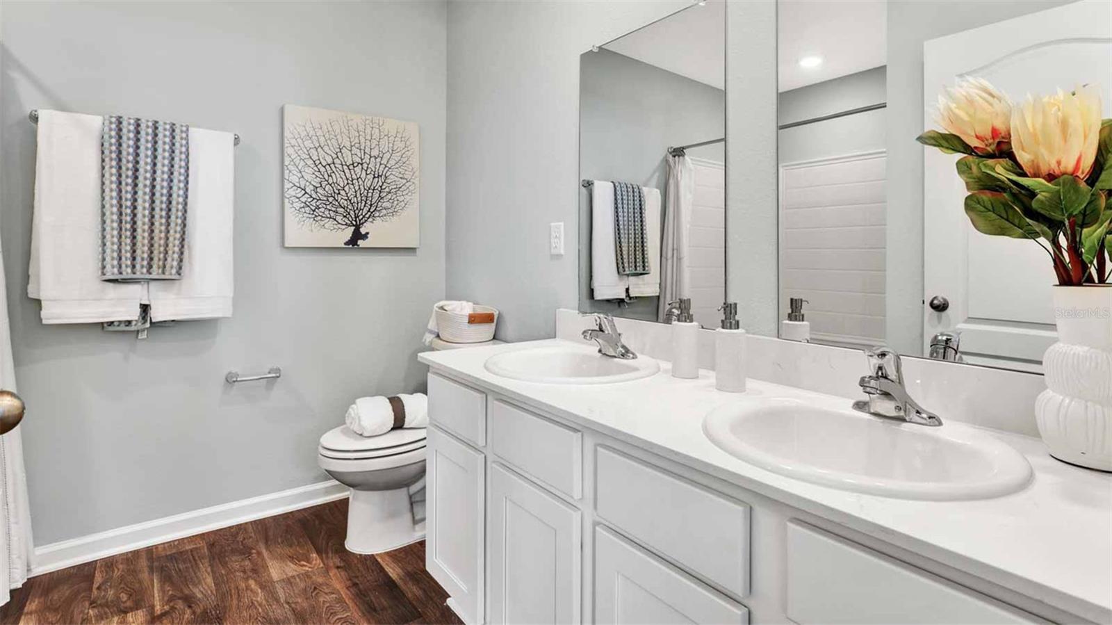 Image 11 of 42 For 570 Orellana Road