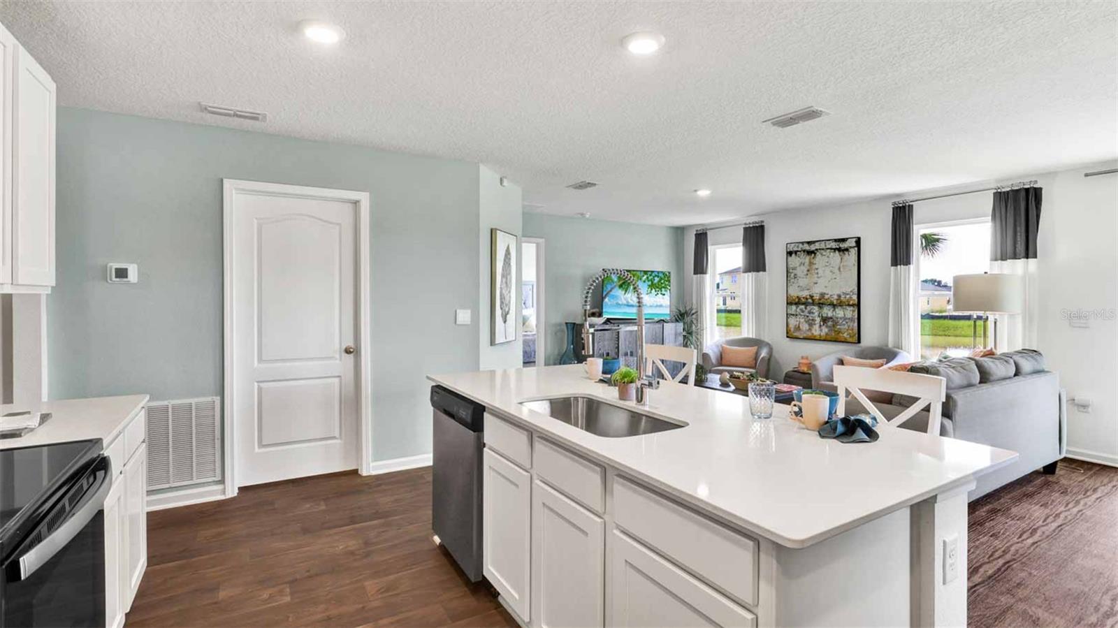 Image 4 of 42 For 570 Orellana Road