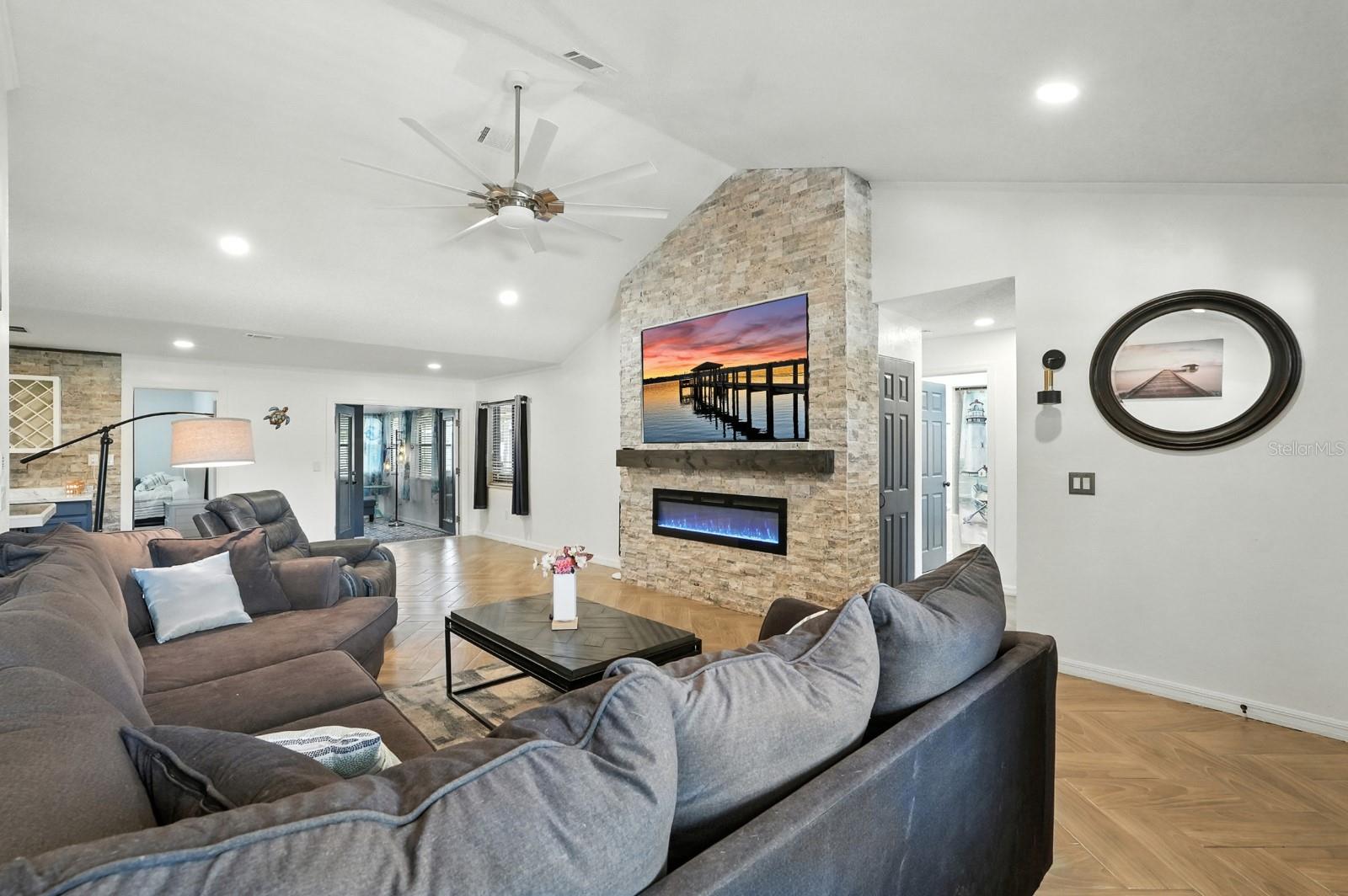 Image 11 of 37 For 86 Bayside Drive