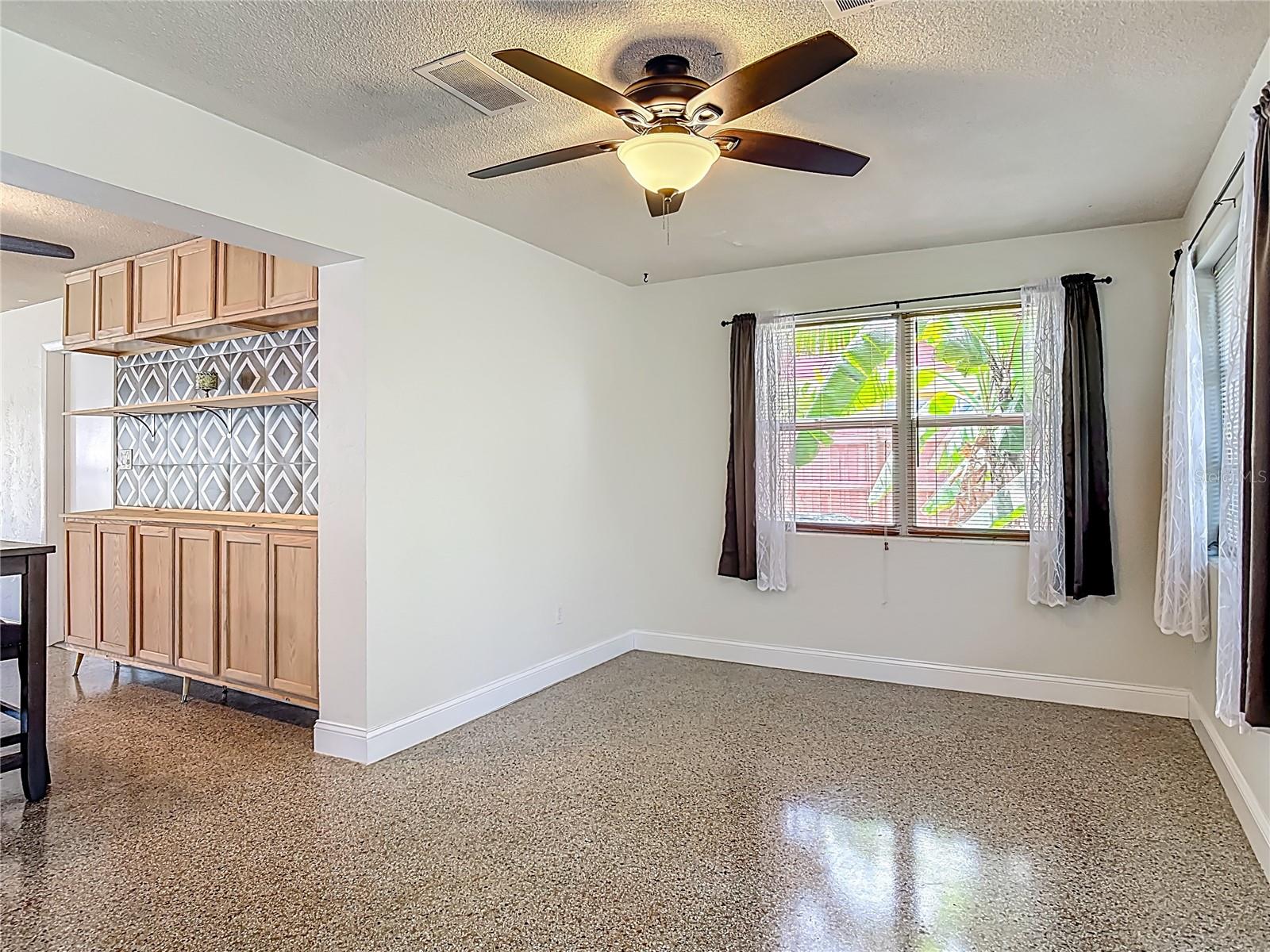 Image 11 of 38 For 213 Lynnhurst Drive