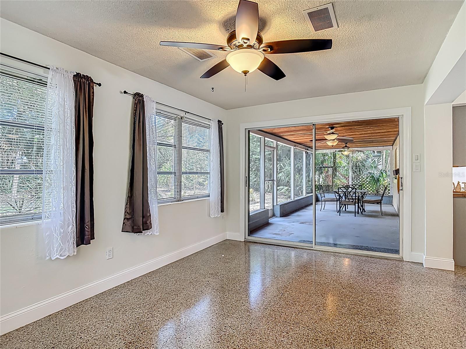 Image 12 of 38 For 213 Lynnhurst Drive