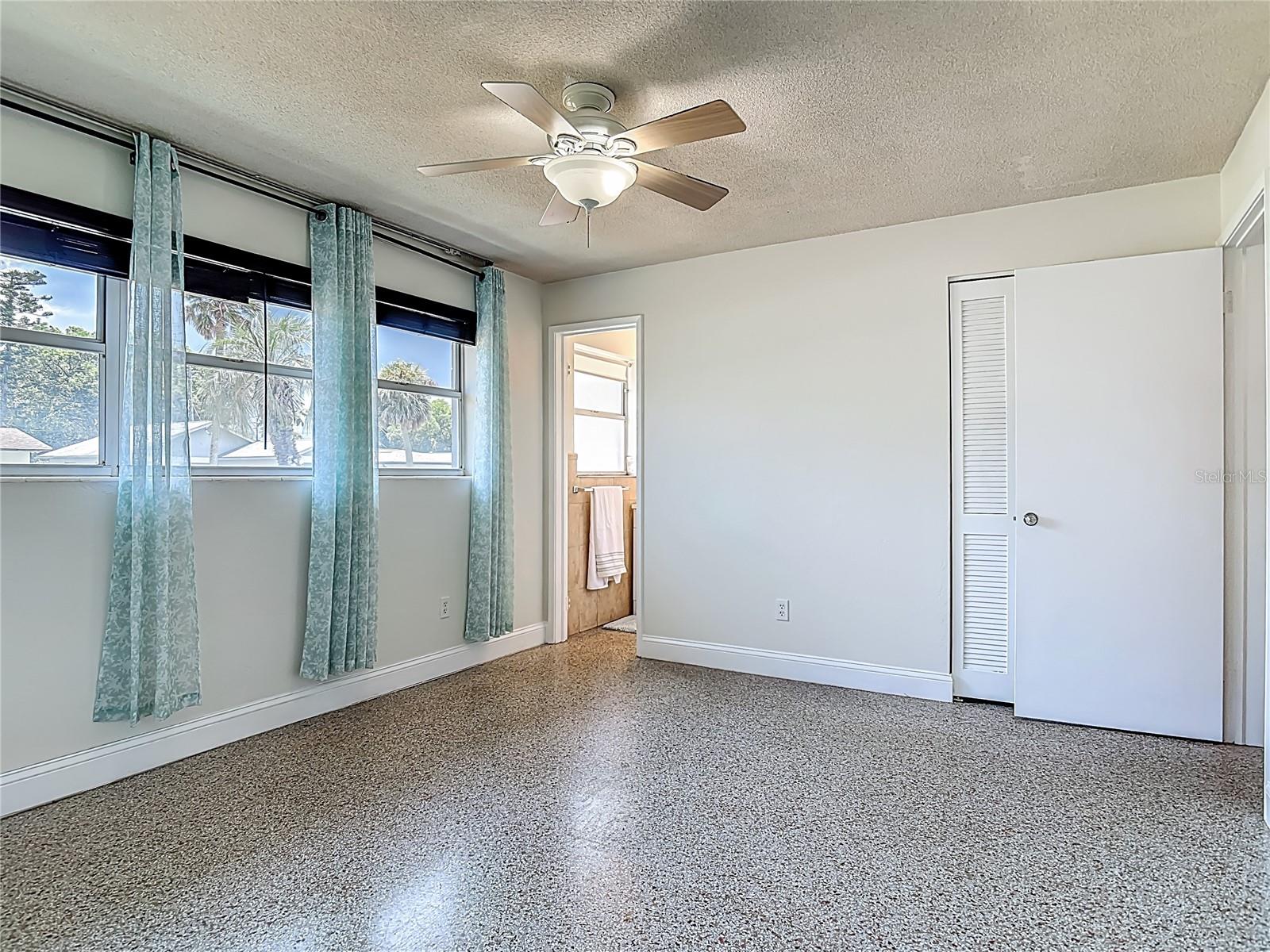 Image 22 of 38 For 213 Lynnhurst Drive