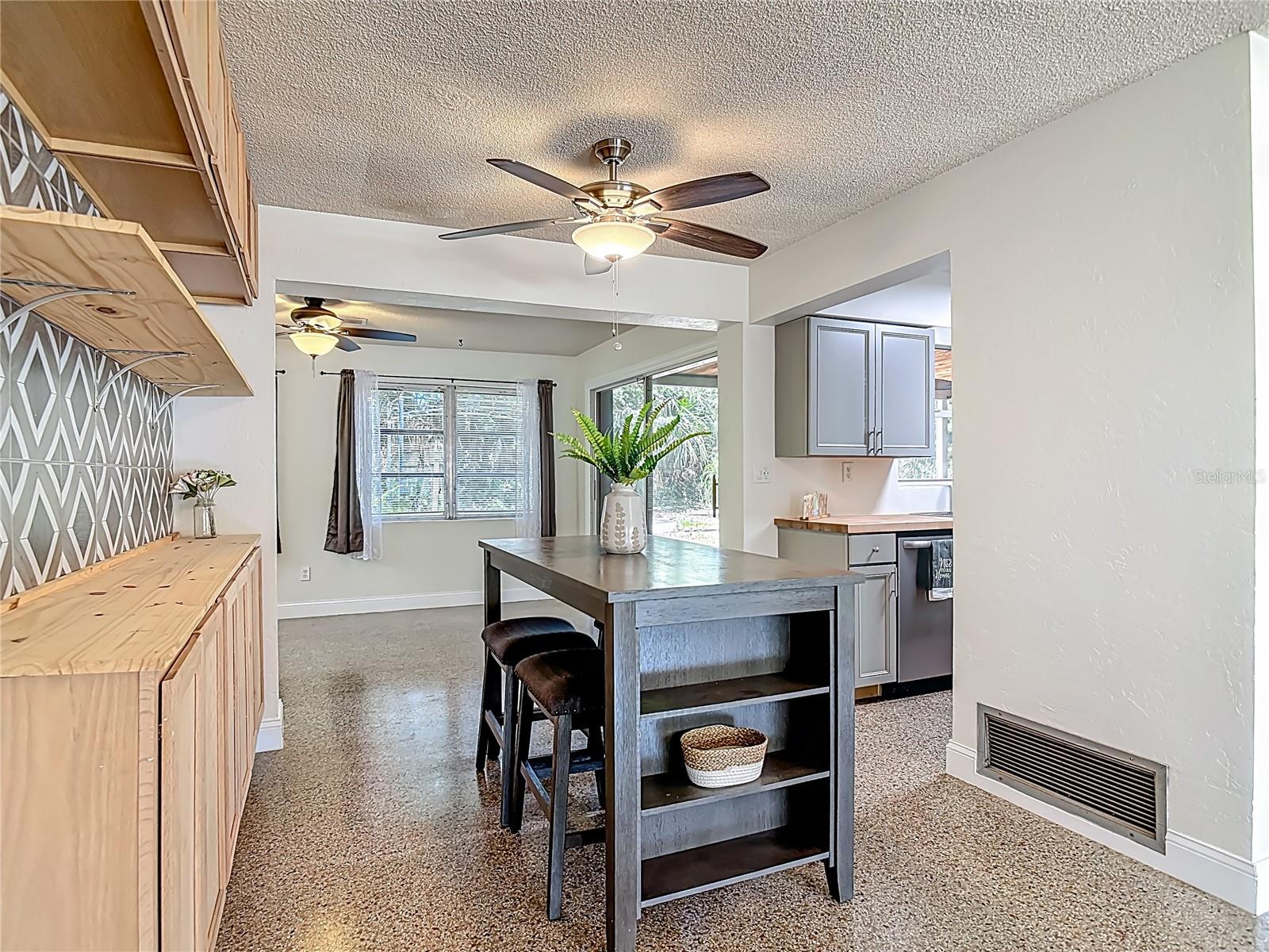 Image 3 of 38 For 213 Lynnhurst Drive