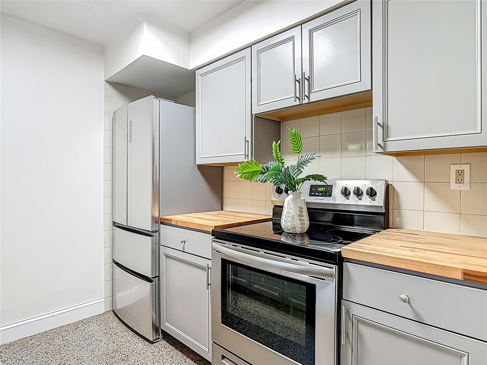 Image 4 of 38 For 213 Lynnhurst Drive