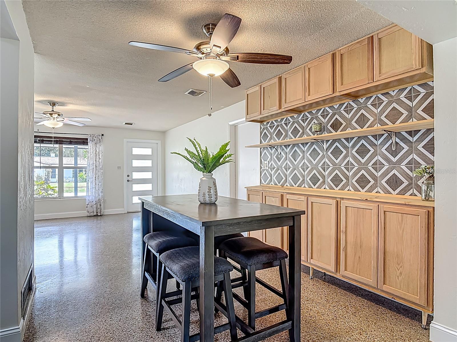 Image 5 of 38 For 213 Lynnhurst Drive
