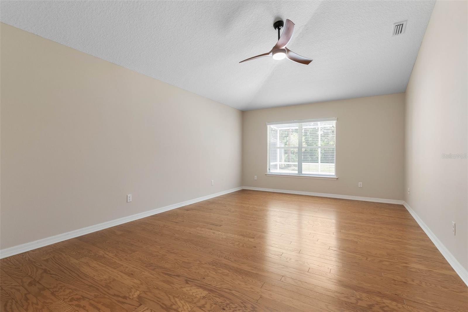 Image 21 of 61 For 105 Woodside Drive