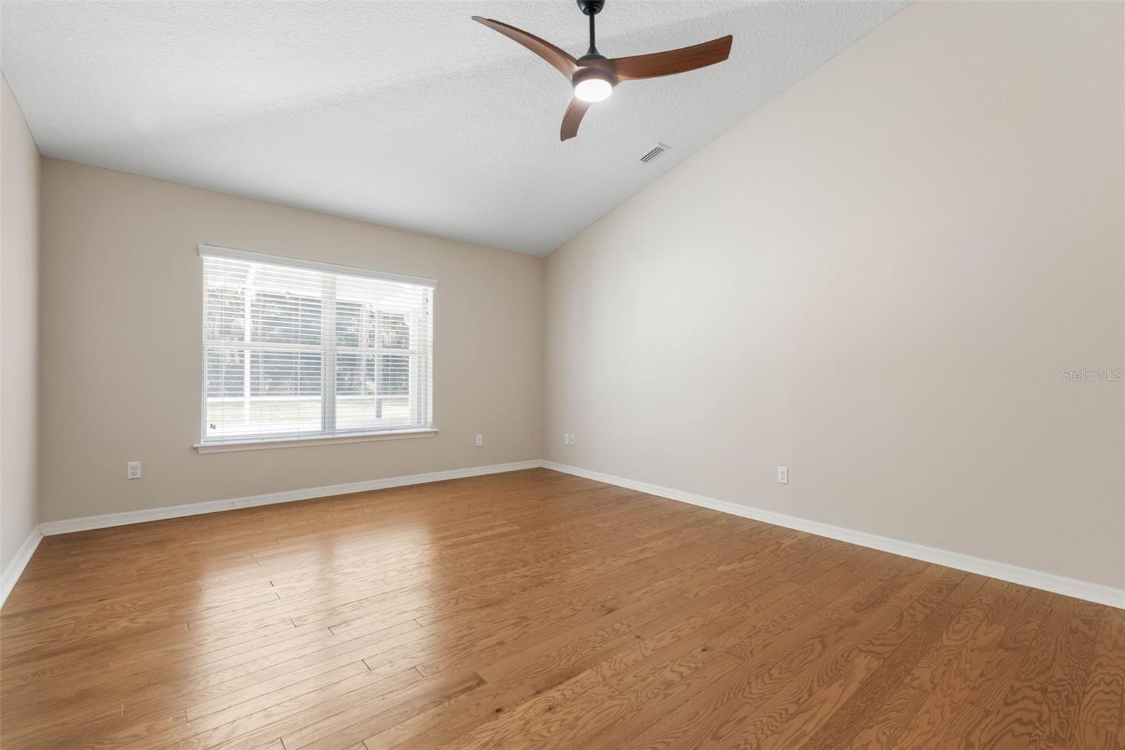Image 22 of 61 For 105 Woodside Drive