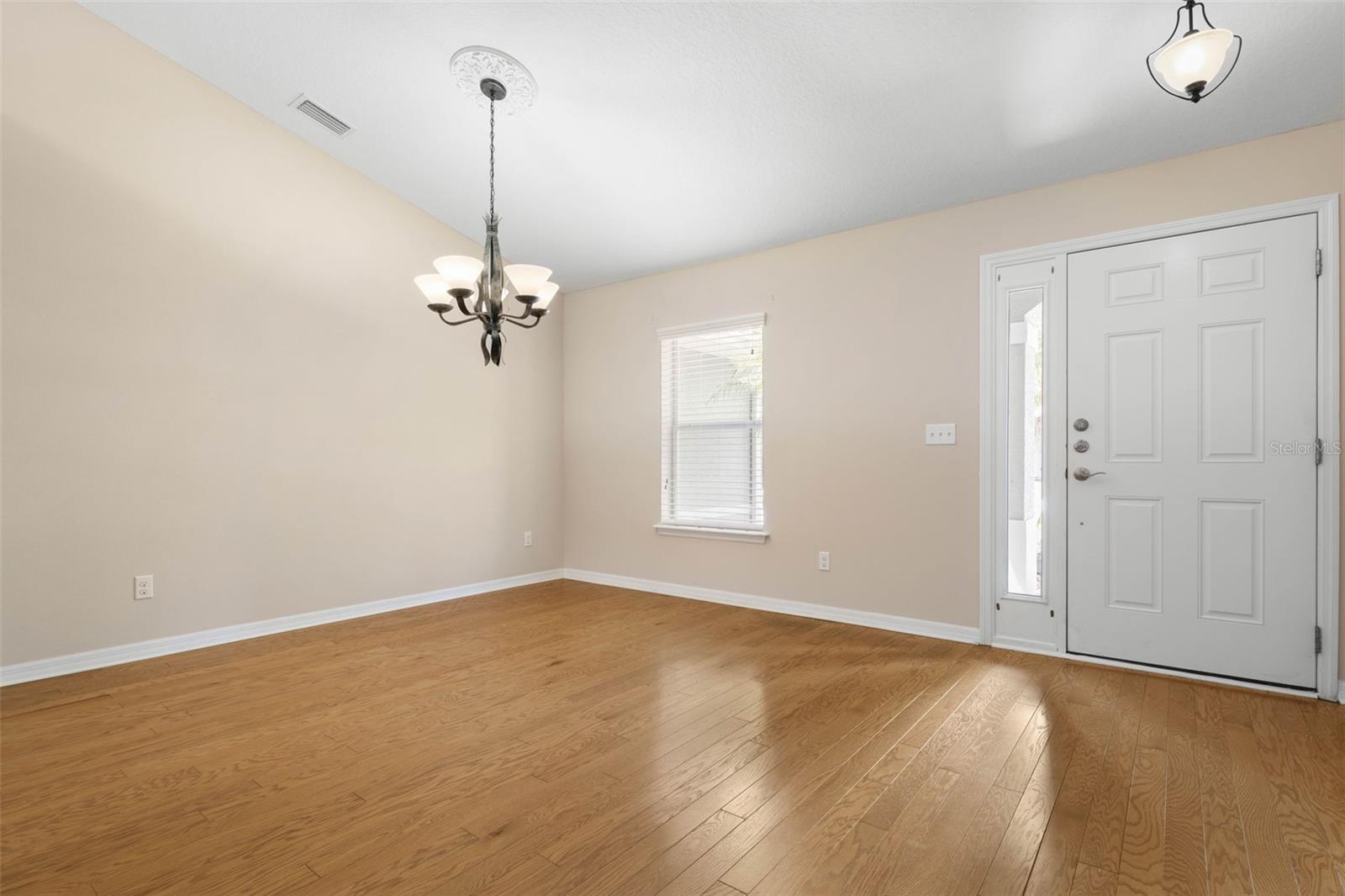 Image 4 of 61 For 105 Woodside Drive
