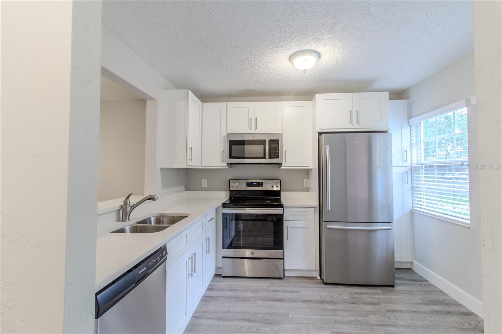 Image 5 of 24 For 26 Kings Colony Court