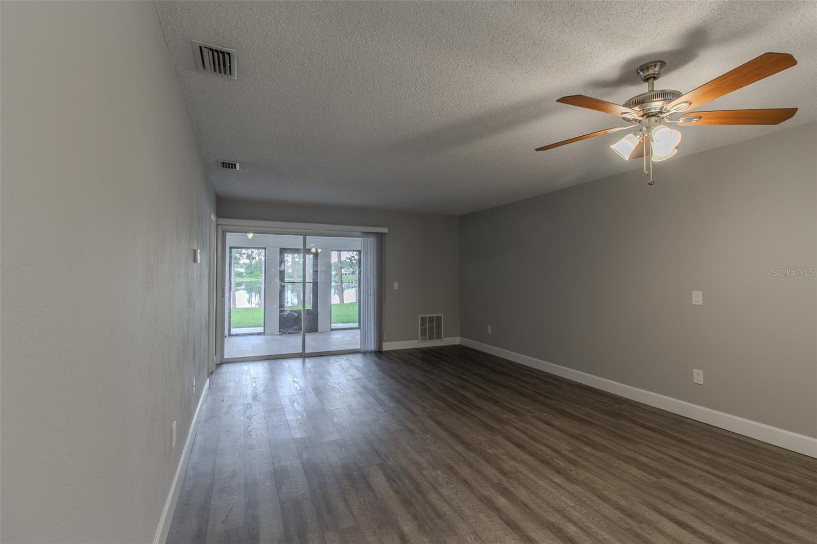 Image 7 of 24 For 26 Kings Colony Court