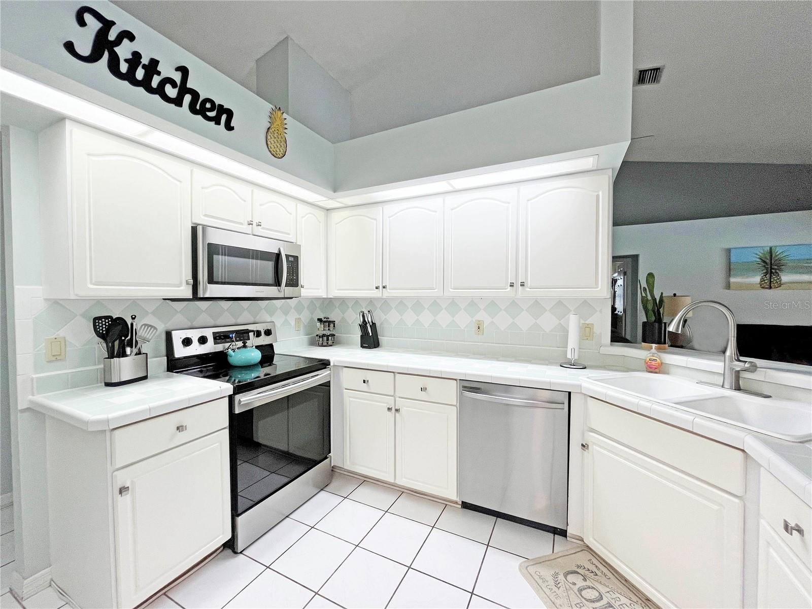 Image 18 of 34 For 62 Whippoorwill Drive