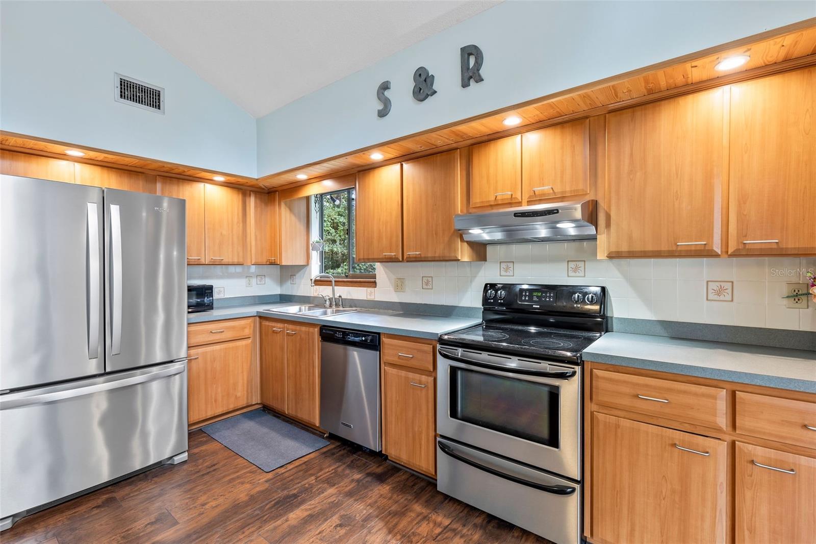 Image 13 of 72 For 291 Millview Court