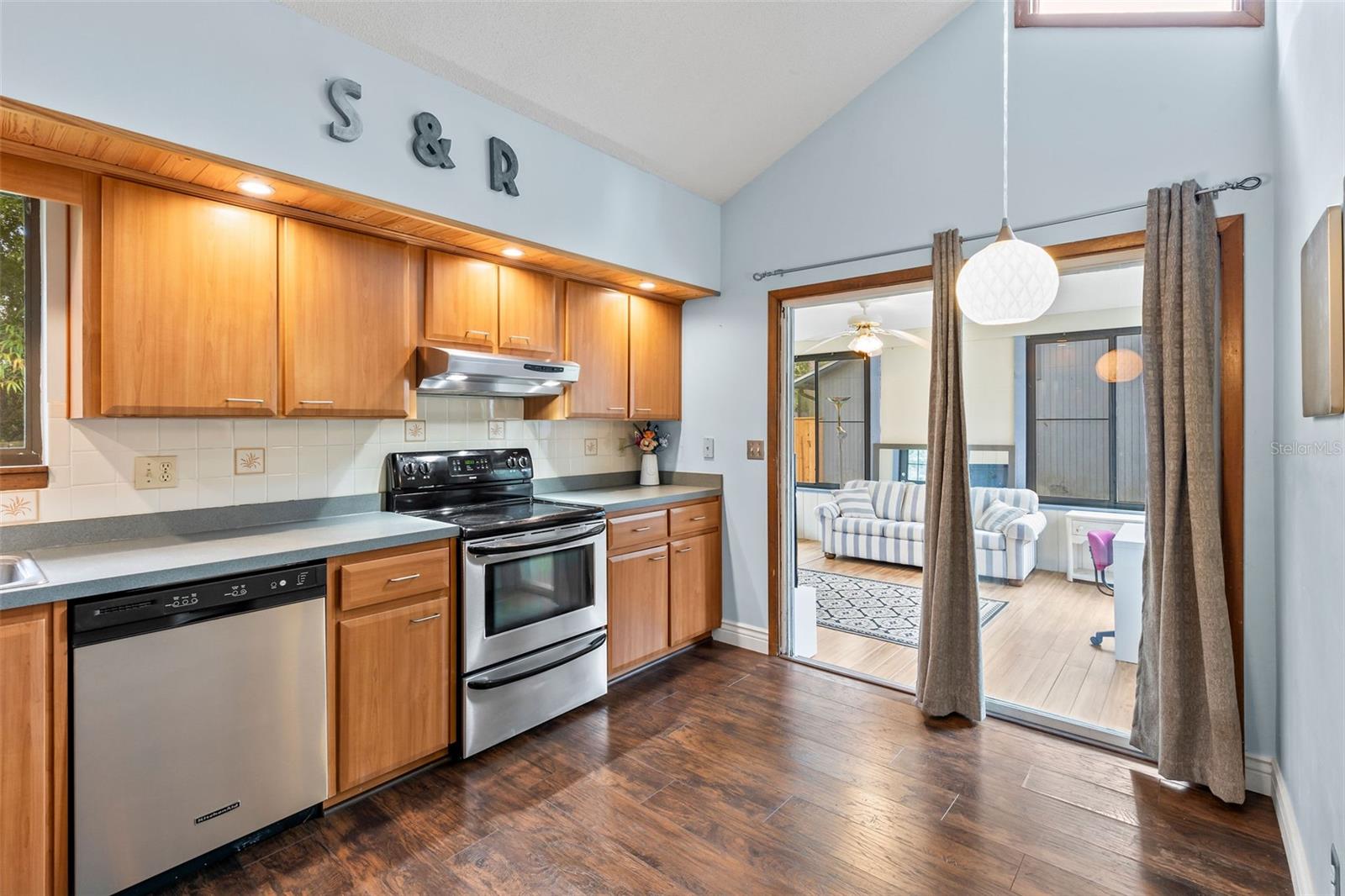 Image 14 of 72 For 291 Millview Court