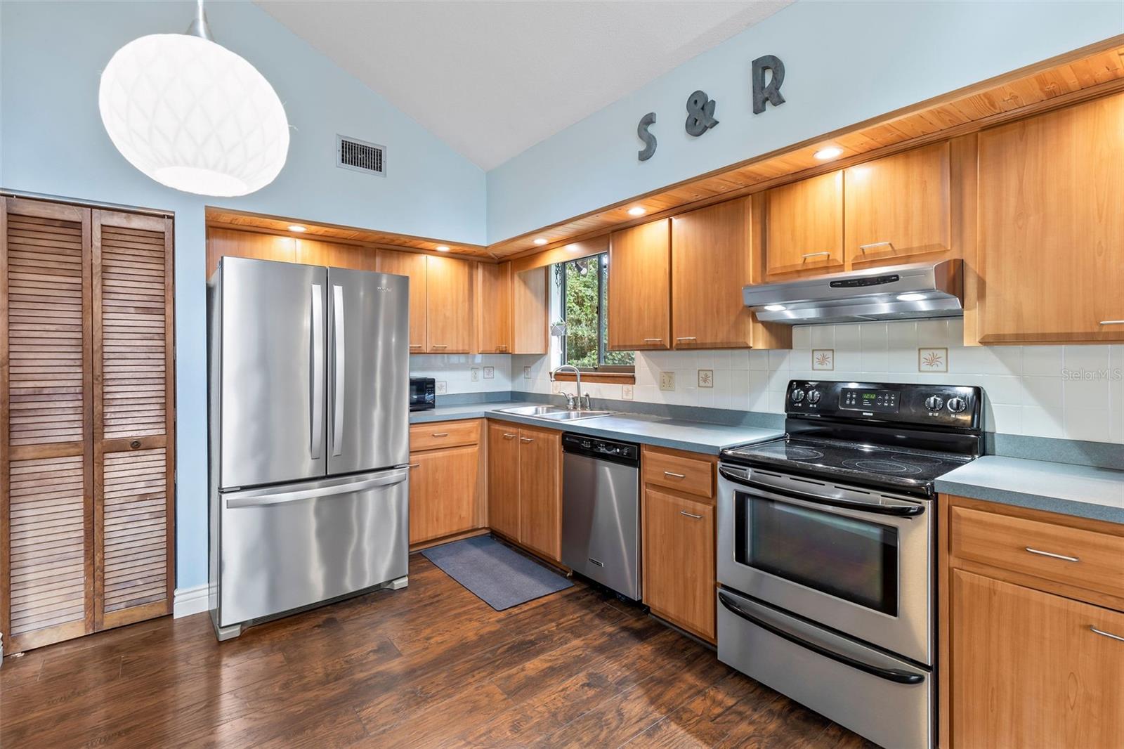 Image 15 of 72 For 291 Millview Court