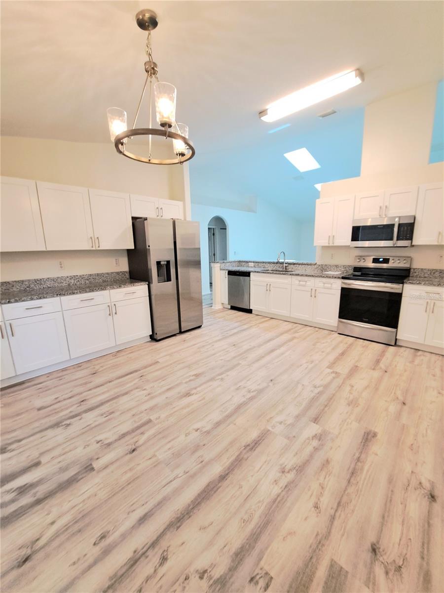 Image 6 of 30 For 10 Lincoln Place