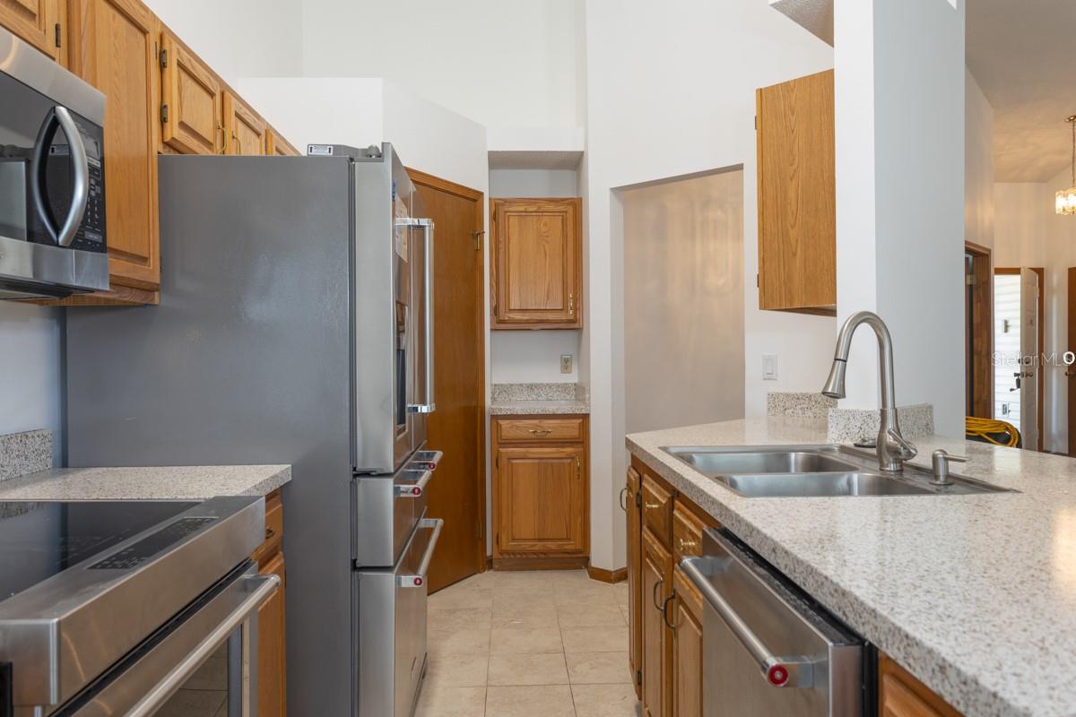 Image 7 of 48 For 14180 Hampton Fallas Drive N