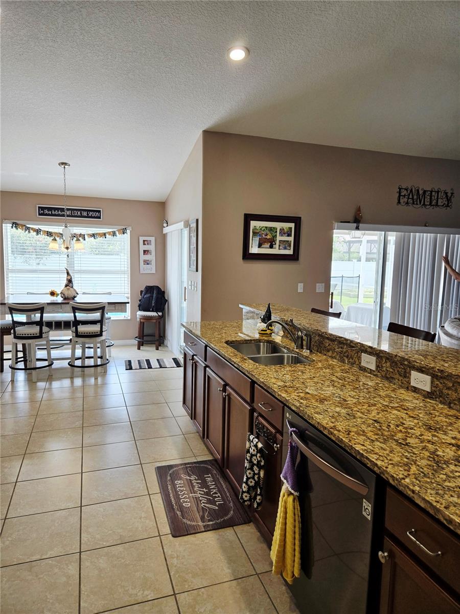 Image 11 of 48 For 7 Bickshire Ln