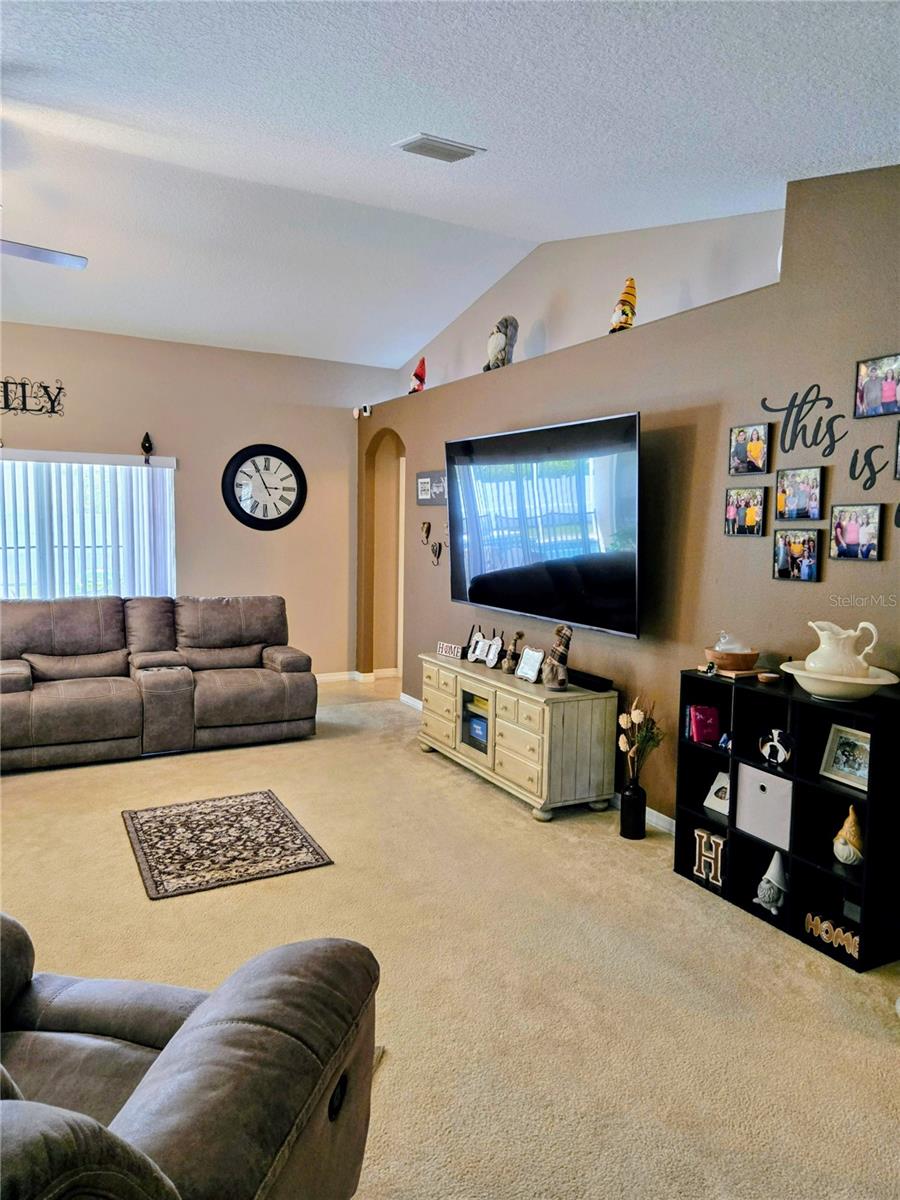 Image 5 of 48 For 7 Bickshire Ln