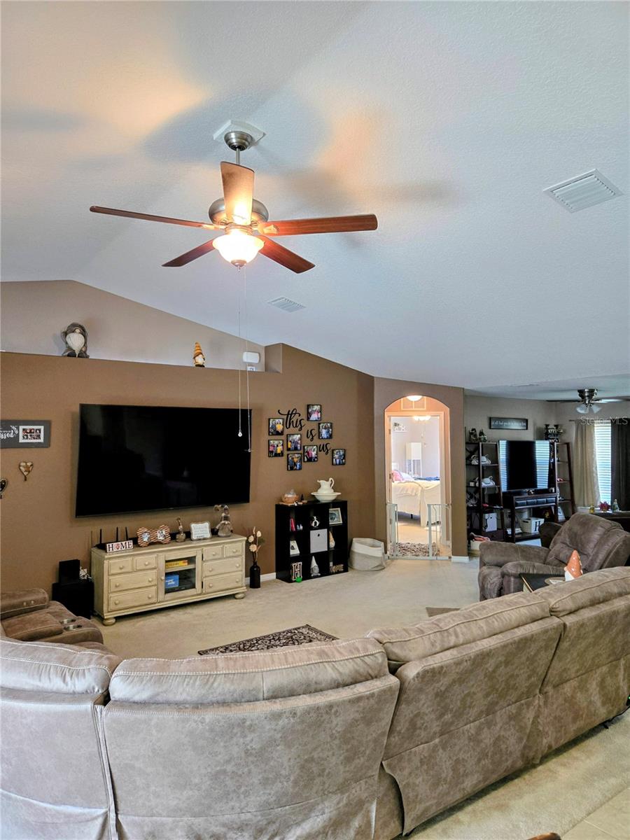 Image 6 of 48 For 7 Bickshire Ln