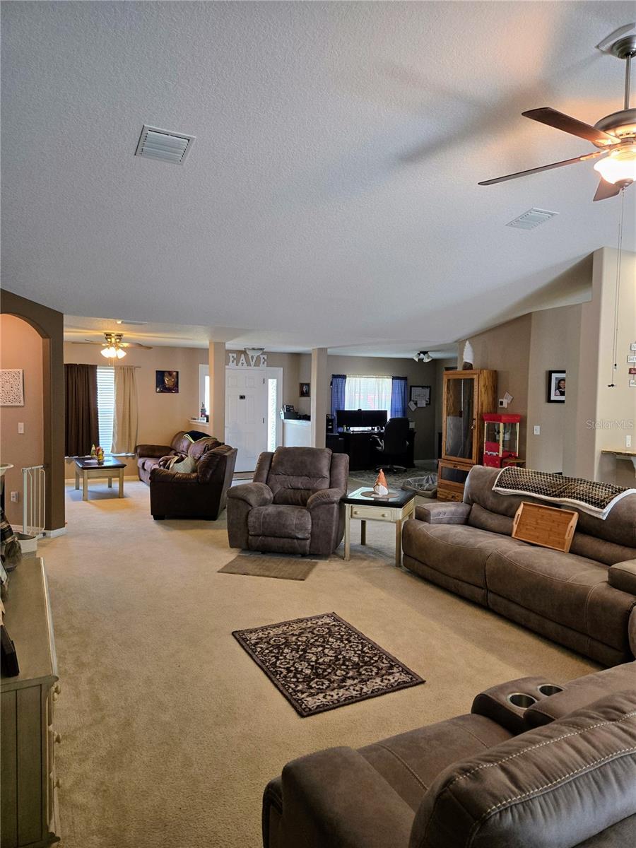 Image 7 of 48 For 7 Bickshire Ln