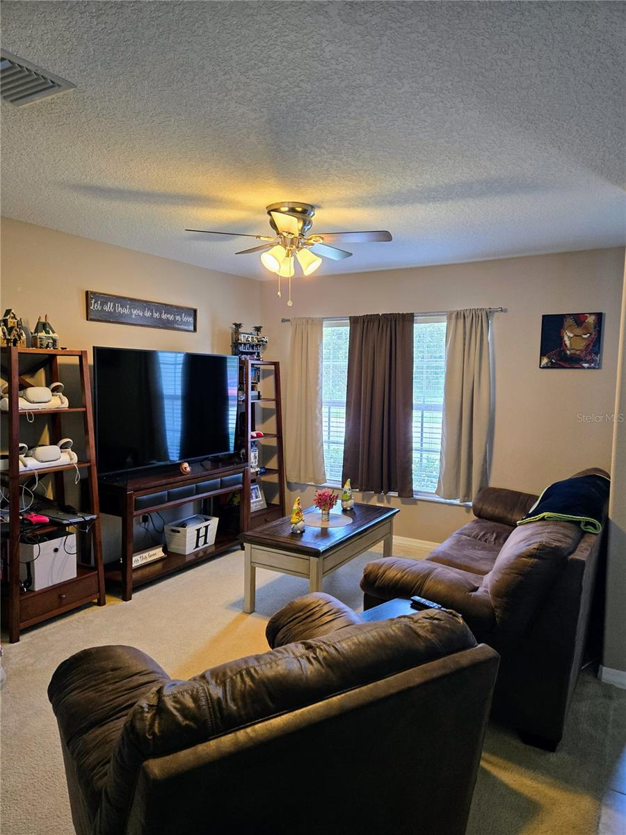 Image 8 of 48 For 7 Bickshire Ln