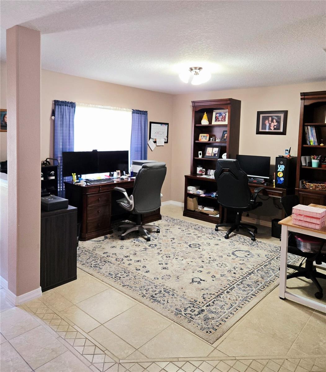 Image 9 of 48 For 7 Bickshire Ln