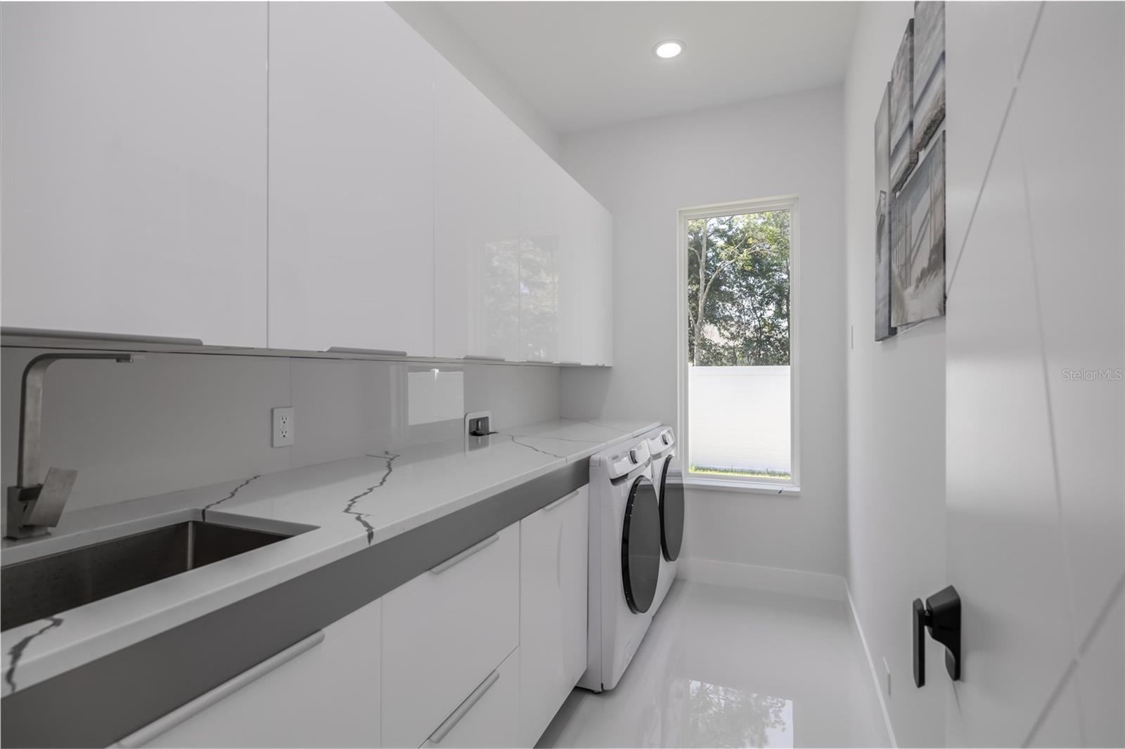 Image 16 of 42 For 9 Edison Lane