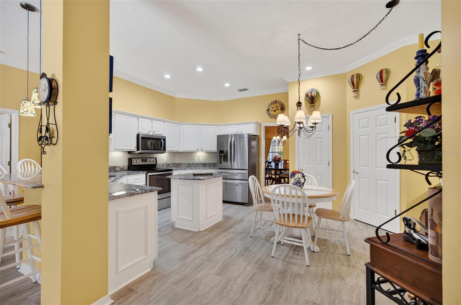 Image 17 of 42 For 24 Saint Andrews Court