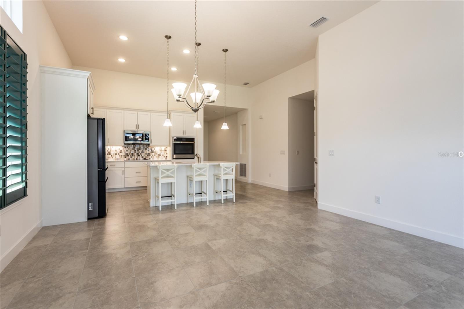 Image 11 of 45 For 160 Mosaic Boulevard