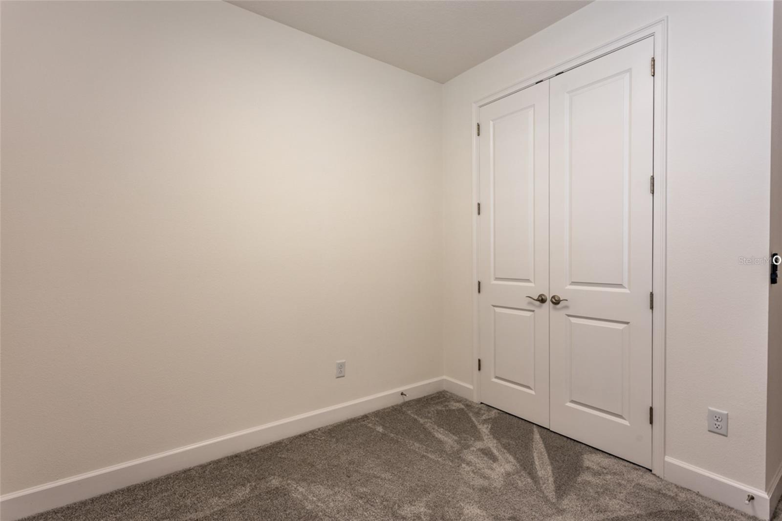 Image 19 of 45 For 160 Mosaic Boulevard