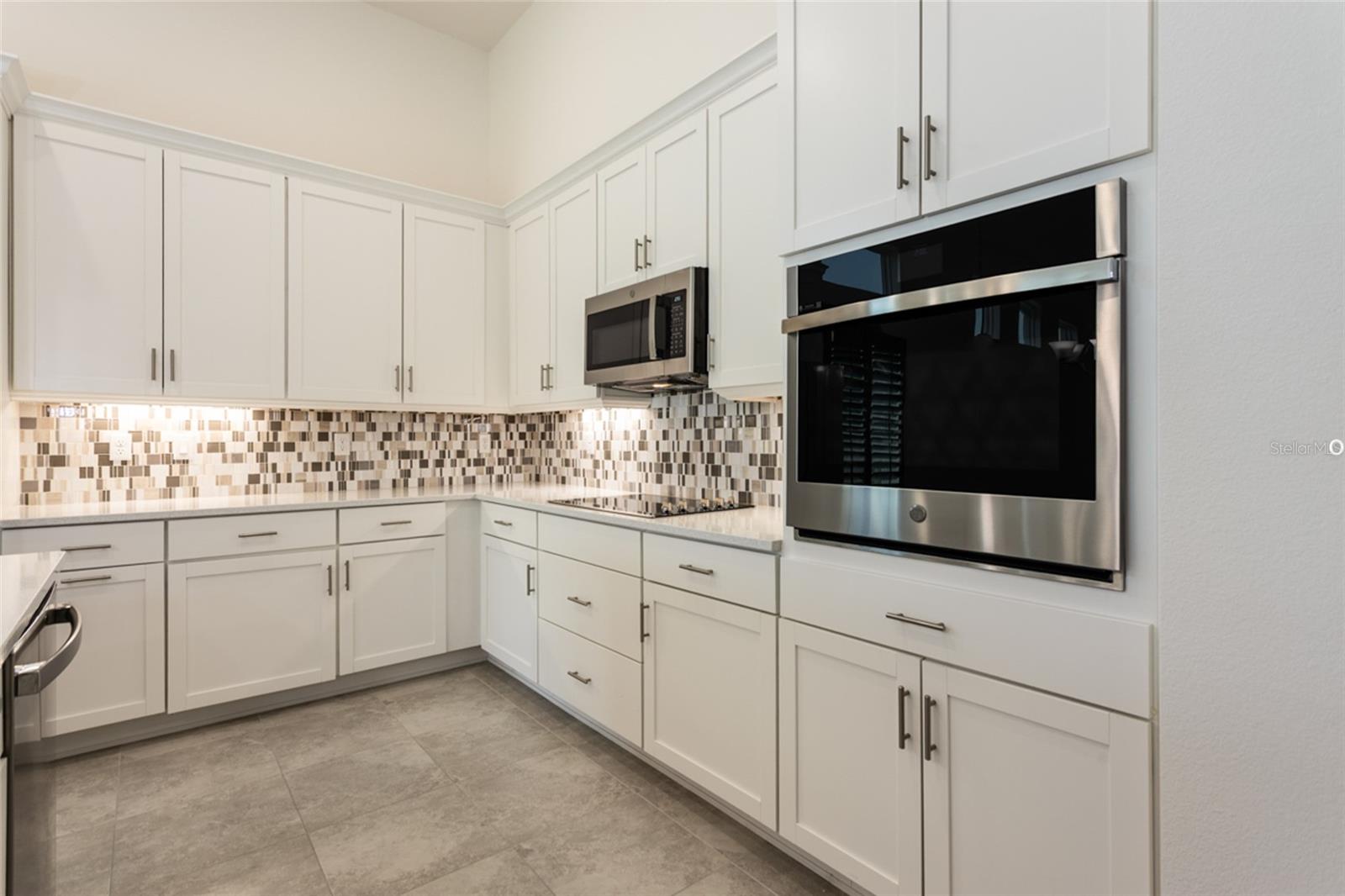 Image 7 of 45 For 160 Mosaic Boulevard