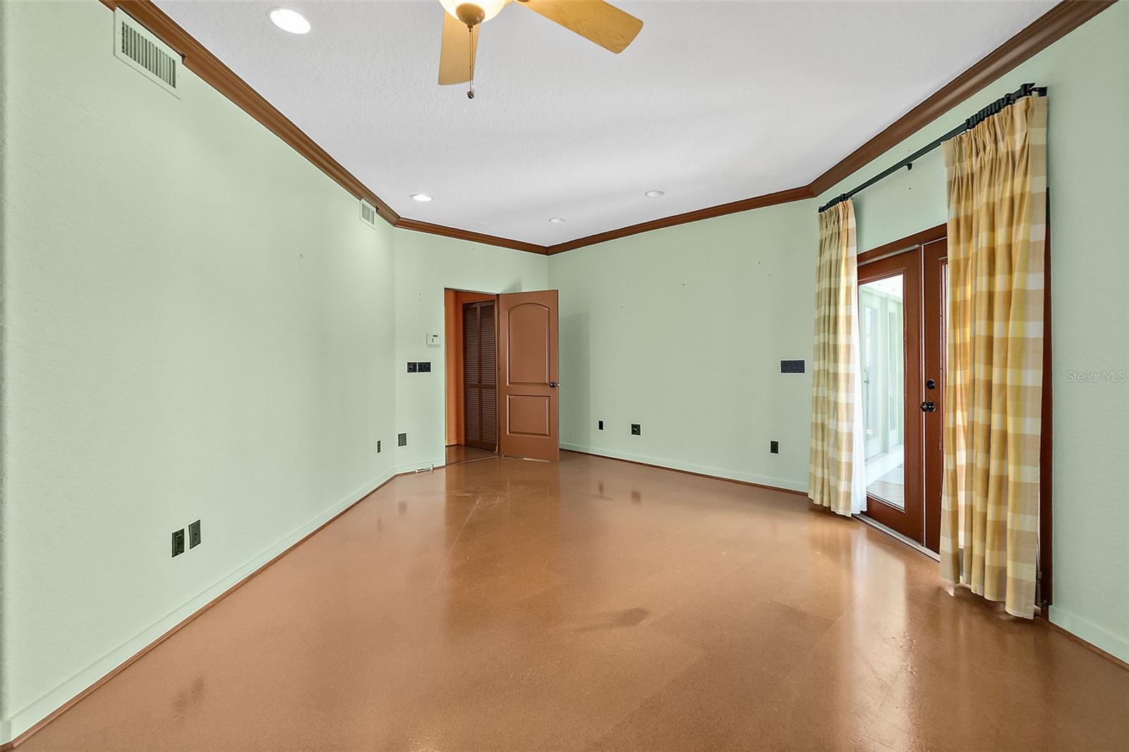 Image 30 of 90 For 54 Ocean St  