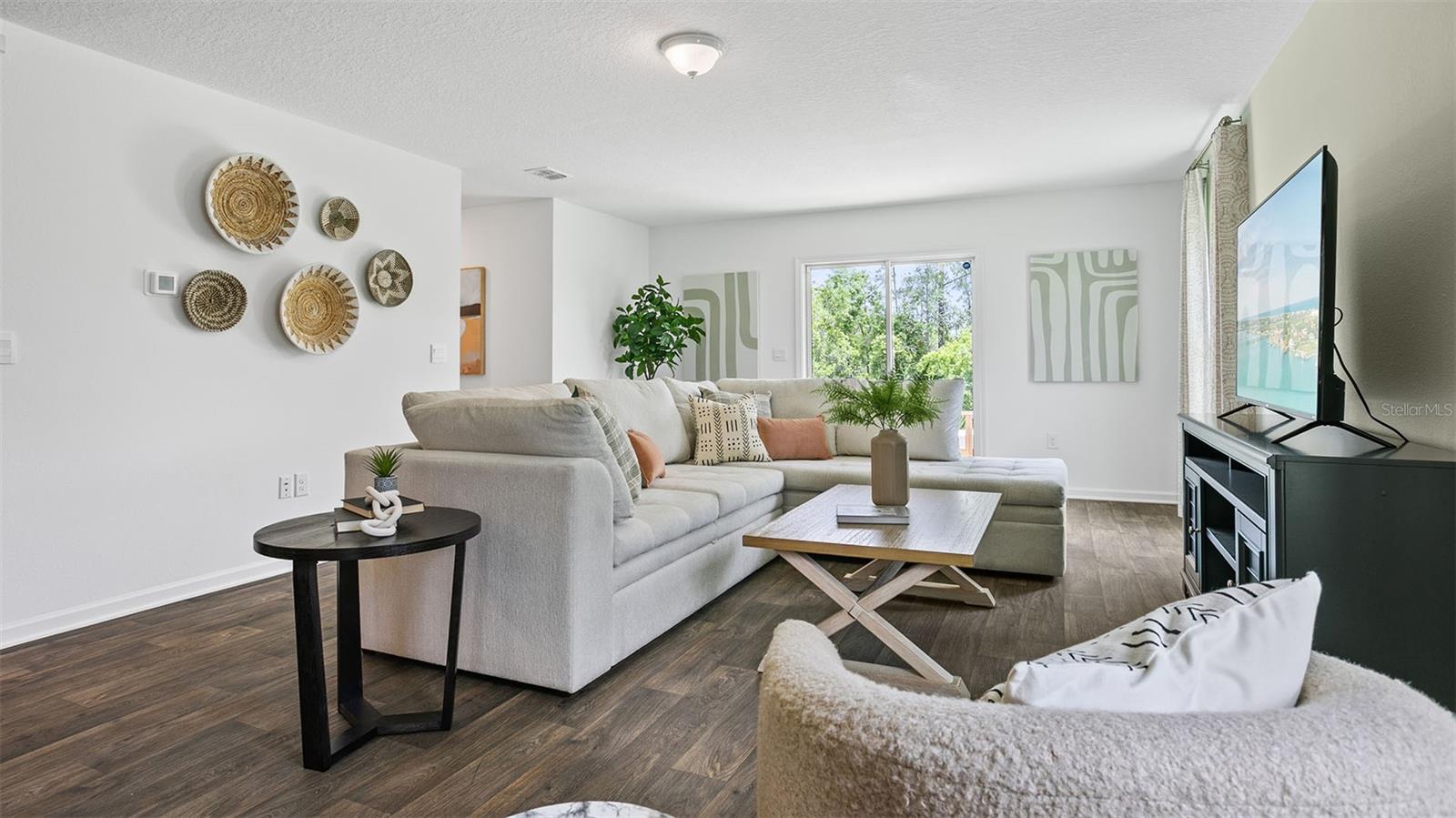 Image 10 of 58 For 6 Summerwood Road S