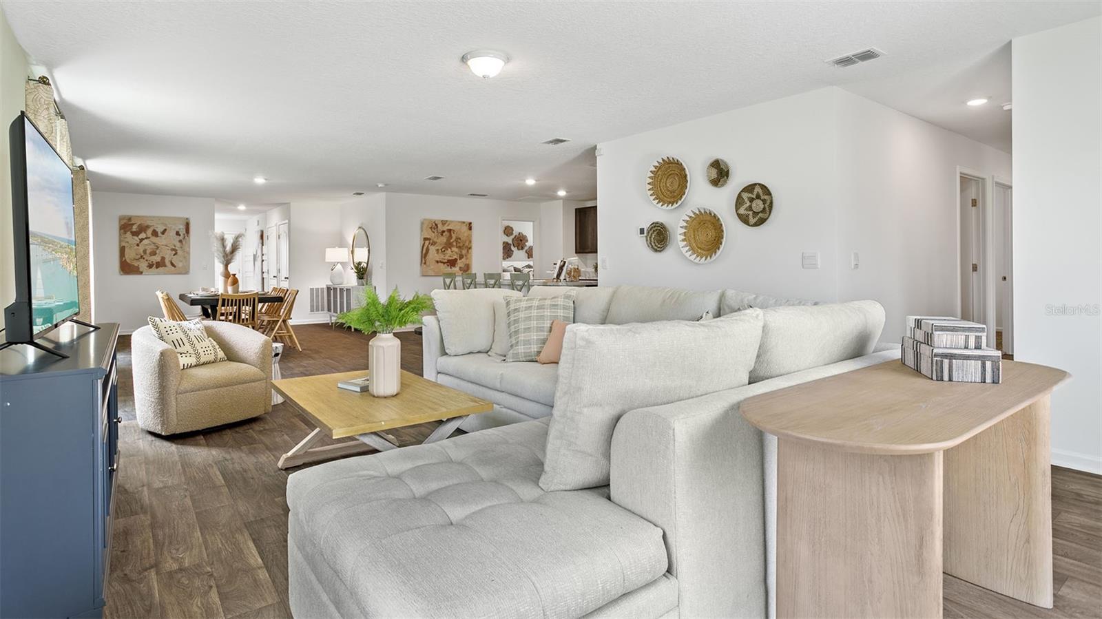 Image 11 of 58 For 6 Summerwood Road S
