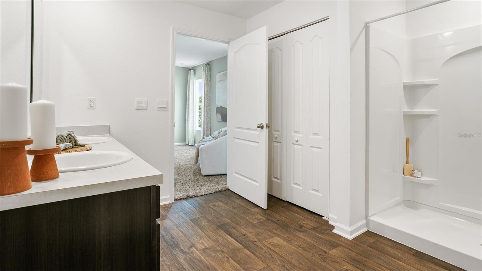 Image 15 of 58 For 6 Summerwood Road S