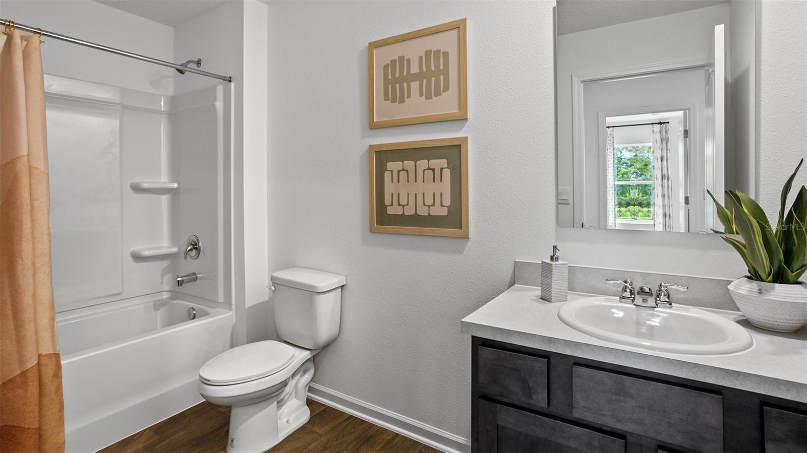 Image 18 of 58 For 6 Summerwood Road S