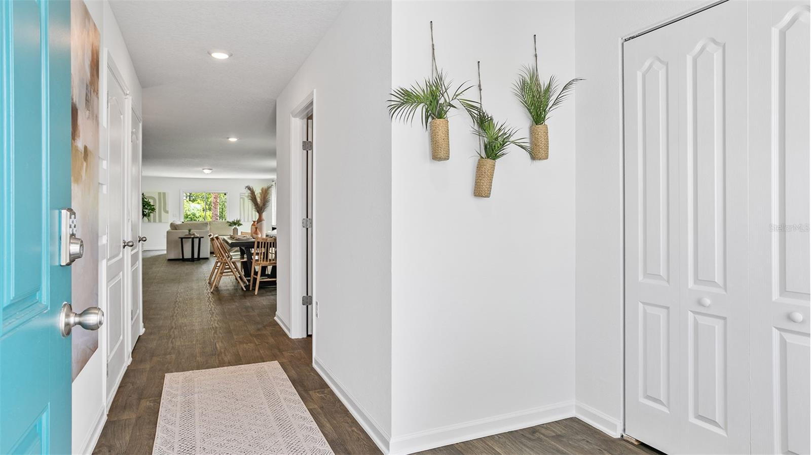 Image 4 of 58 For 6 Summerwood Road S