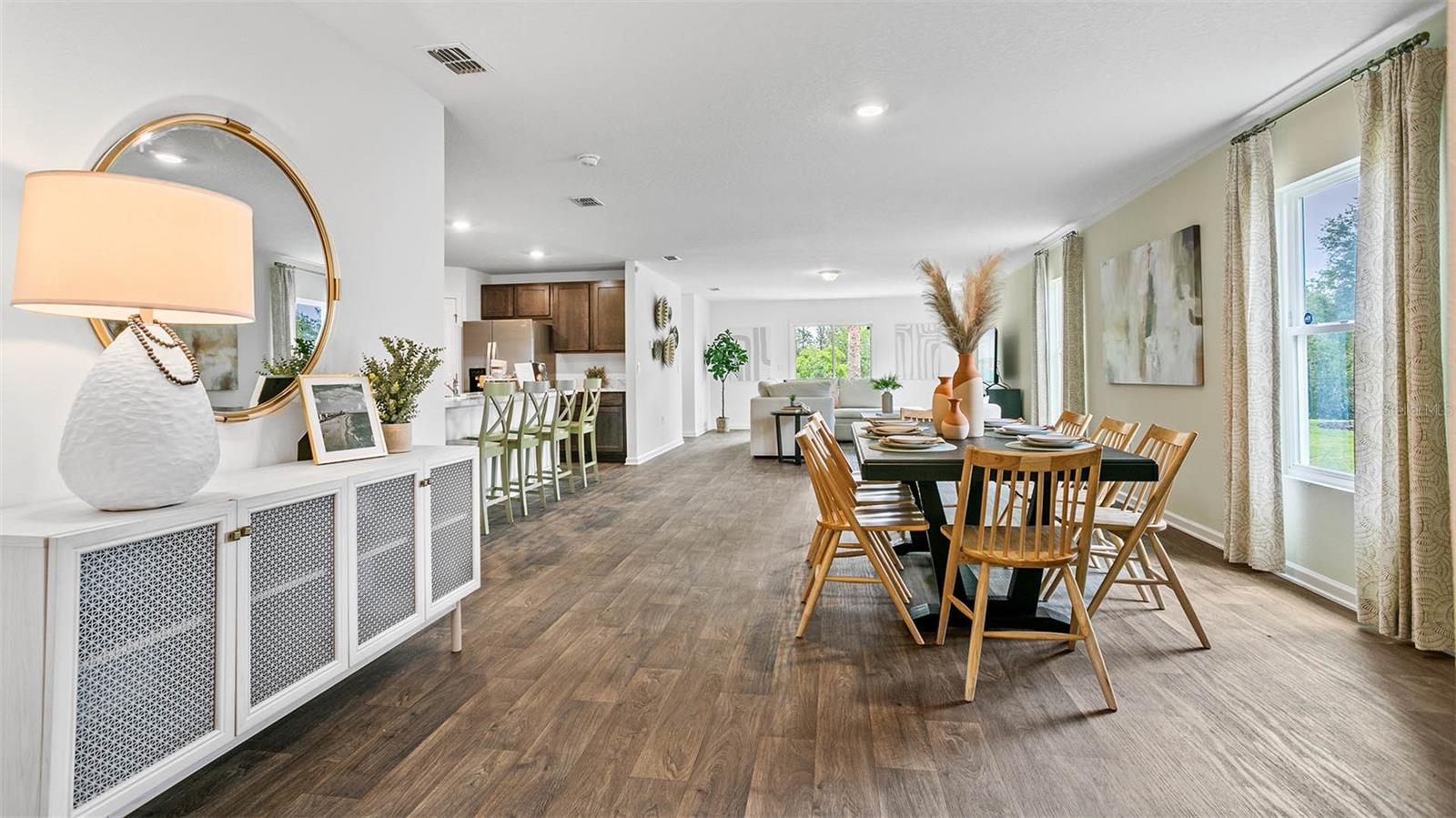 Image 5 of 58 For 6 Summerwood Road S