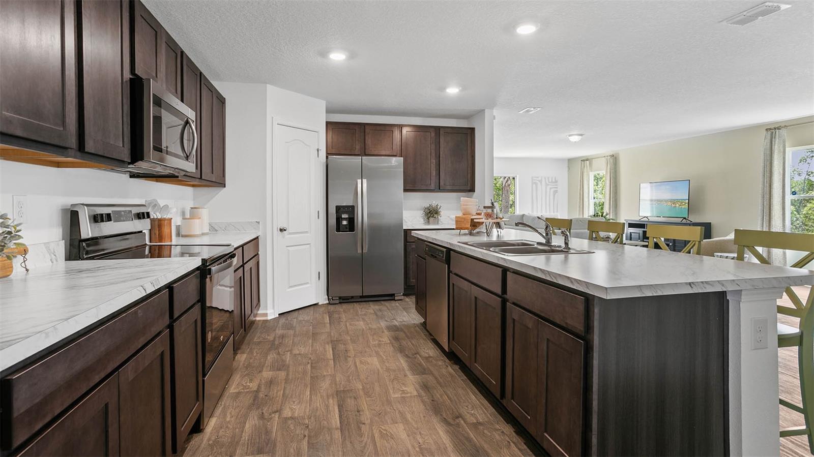 Image 9 of 58 For 6 Summerwood Road S