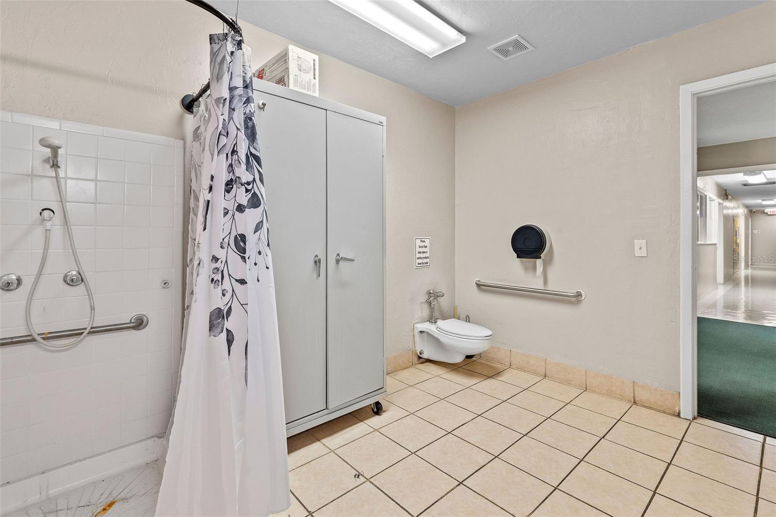 Image 38 of 83 For 258 Columbia Avenue