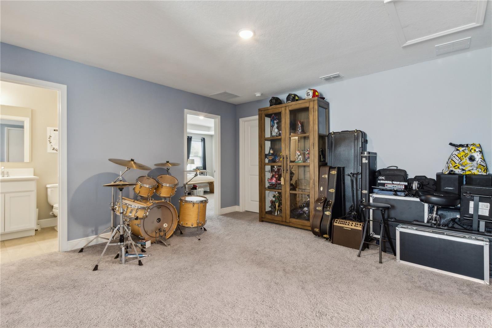 Image 32 of 67 For 1659 Andover Ridge Drive