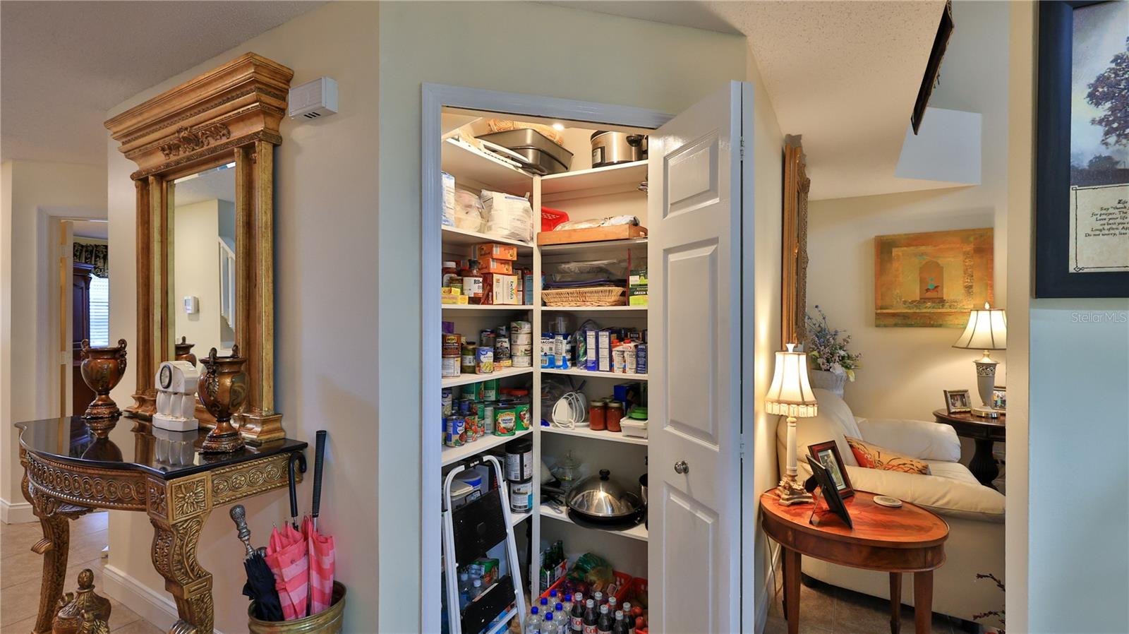 Image 11 of 25 For 46 Captains Walk