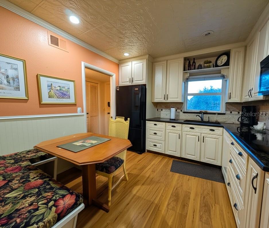 Image 4 of 12 For 2351 Irish Lane 35